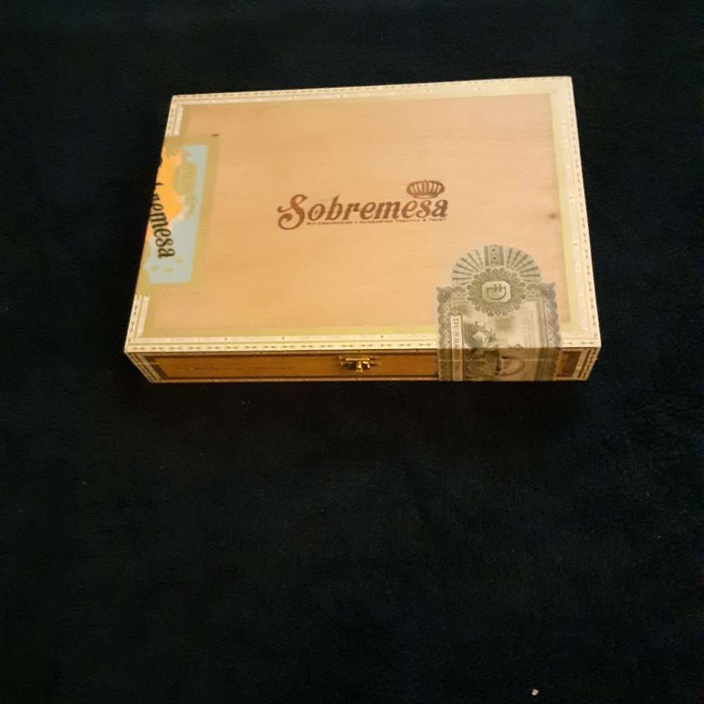 Sobremesa empty all wood cigar box.